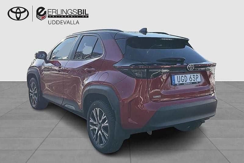 Begagnad Toyota Yaris Cross Style 92 HK (67 kW) 2024 Röd SUV