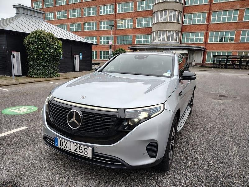 Begagnad Mercedes EQC400 300 kW (408 HK) 2020 Silvermetallic/svart/mörk blått läder SUV
