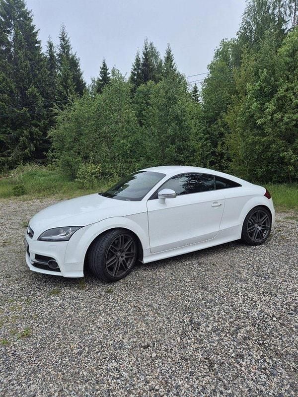 Vit Begagnad 2011 Audi TTS Sportkupé | 160 000 kr - Bild 1/4