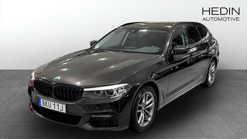 Brun Begagnad 2019 BMW 520 Sport Line Kombi | 269 900 kr (Marknadspris) - Bild 1/4