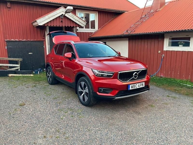 Begagnad Volvo XC40 197 HK (144 kW) 2022 Röd metallic SUV