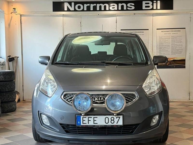 Begagnad Kia Venga Comfort 90 HK (66 kW) 2010 Grå Halvkombi