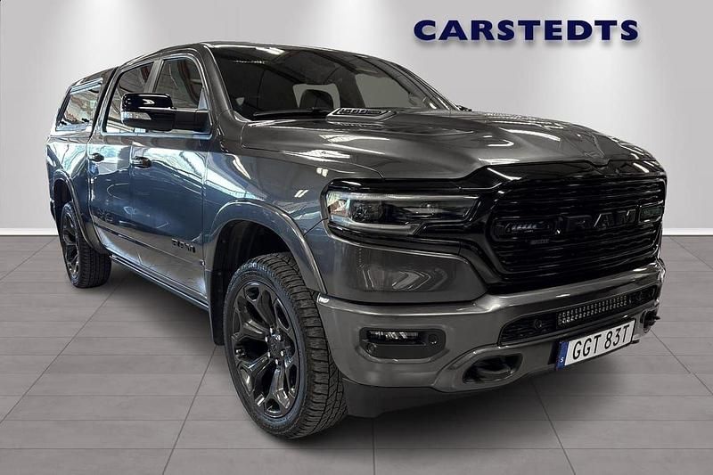 Grå Begagnad 2022 RAM 1500 Pickup | 945 000 kr - Bild 1/4