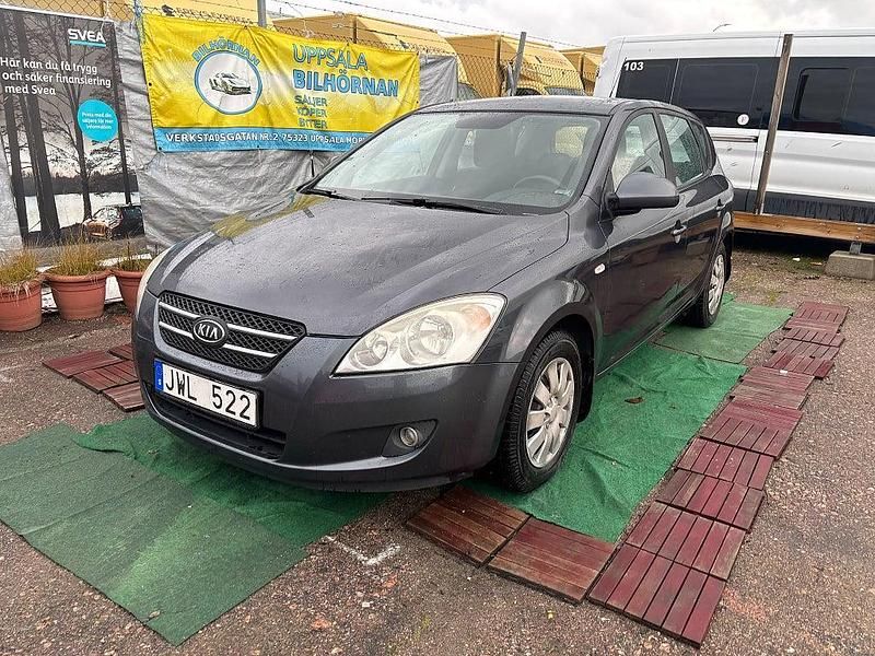 Grå Begagnad 2009 Kia Ceed Halvkombi | 24 900 kr (Marknadspris) - Bild 1/4