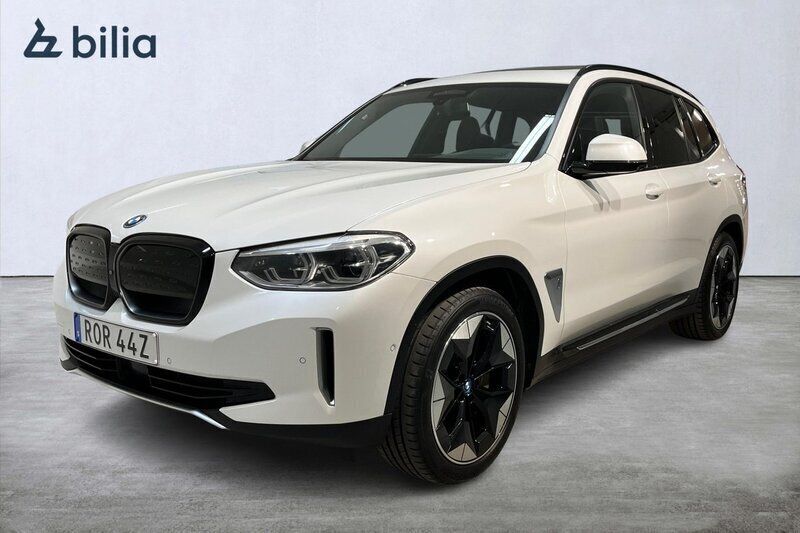 Vit Begagnad 2021 BMW iX3 Shadowline SUV | 328 800 kr (Marknadspris) - Bild 1/4