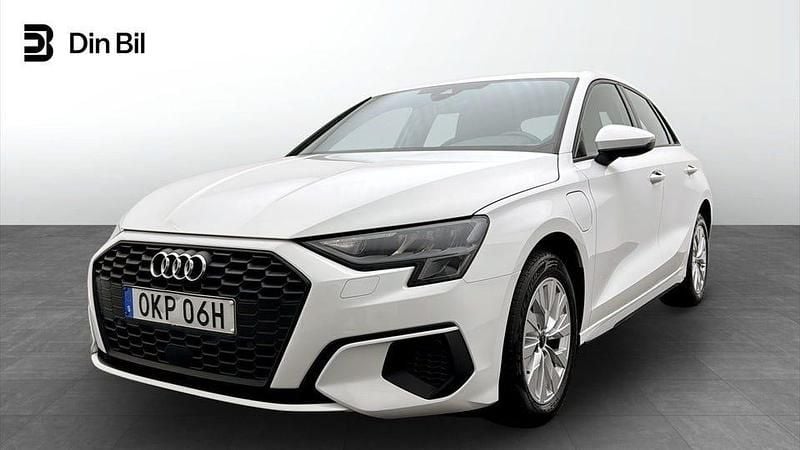 Ibisvit Begagnad 2024 Audi A3 Proline Sedan | 269 000 kr (Marknadspris) - Bild 1/4