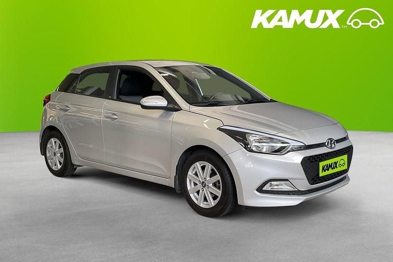 Silver/grå Begagnad 2018 Hyundai i20 Halvkombi | 104 800 kr (Marknadspris) - Bild 1/4