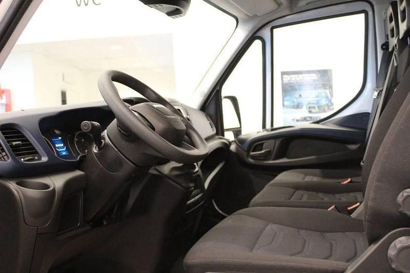 Ny Iveco Daily 136 HK (100 kW) 2025 Vit Van