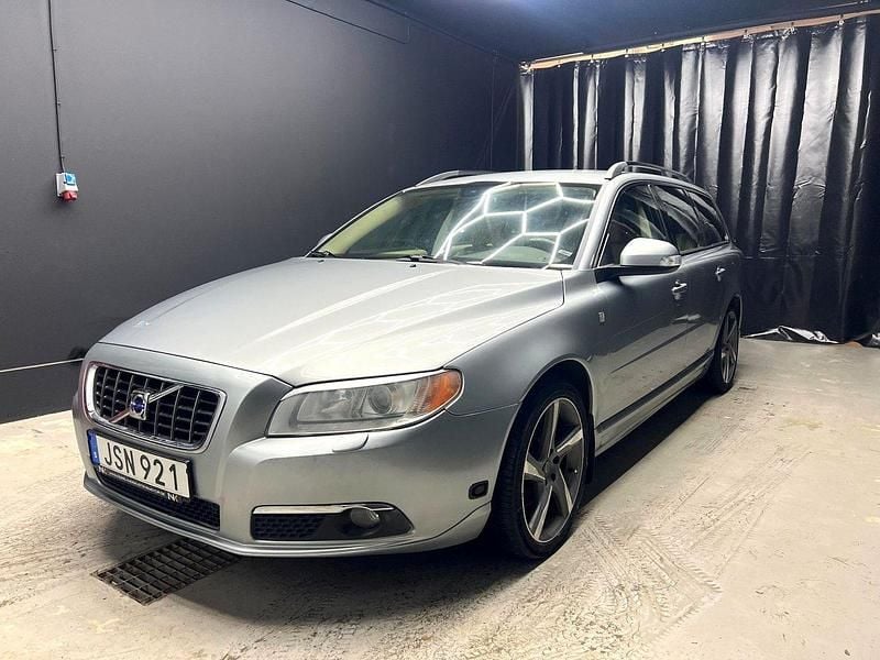 Silver Begagnad 2009 Volvo V70 Ocean Race Kombi | 49 900 kr (Marknadspris) - Bild 1/4