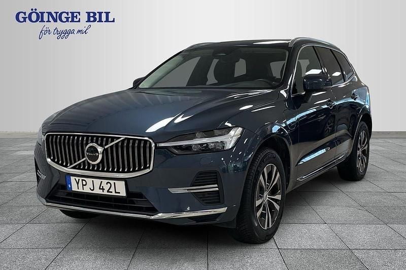 Mörkblå (blå) Begagnad 2023 Volvo XC60 Core SUV | 459 000 kr (Marknadspris) - Bild 1/3