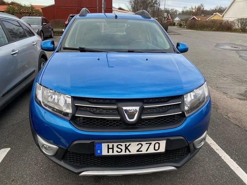 Blå Begagnad 2015 Dacia Sandero Stepway Kombi | 59 000 kr (Marknadspris) - Bild 1/4