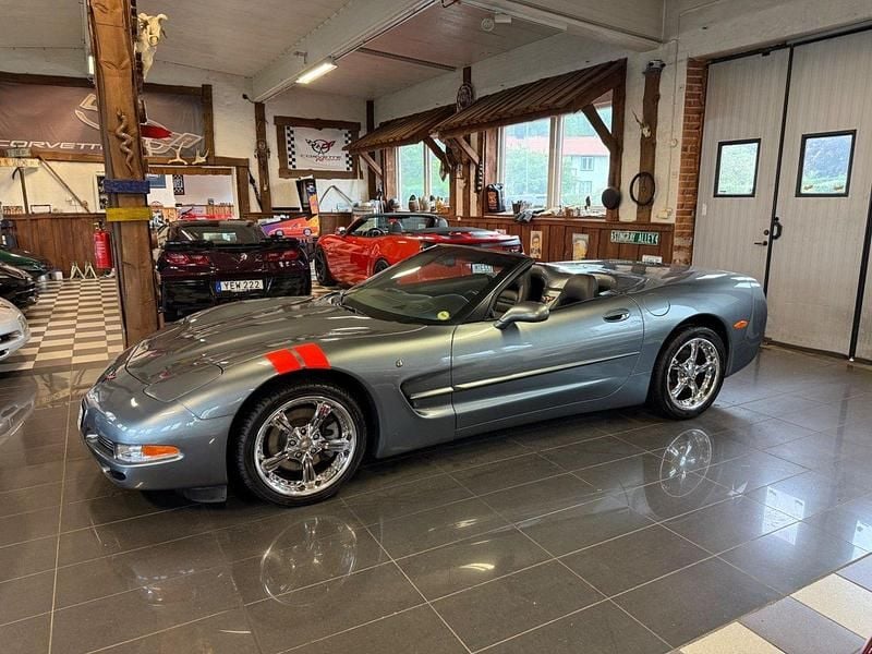 Grå Begagnad 2004 Chevrolet Corvette C5 LS Cab | 289 000 kr - Bild 1/4