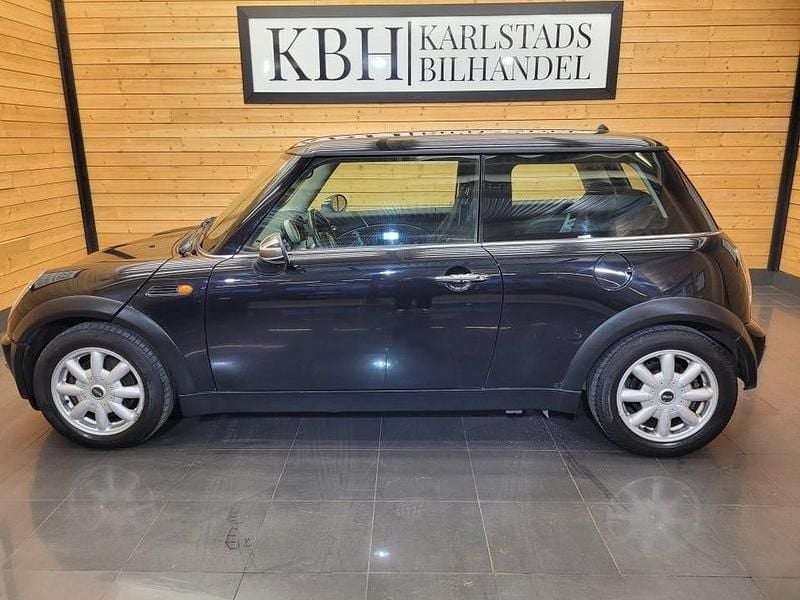 Svart Begagnad 2003 Mini Cooper Pepper Halvkombi | 24 900 kr (Bra pris) - Bild 1/4