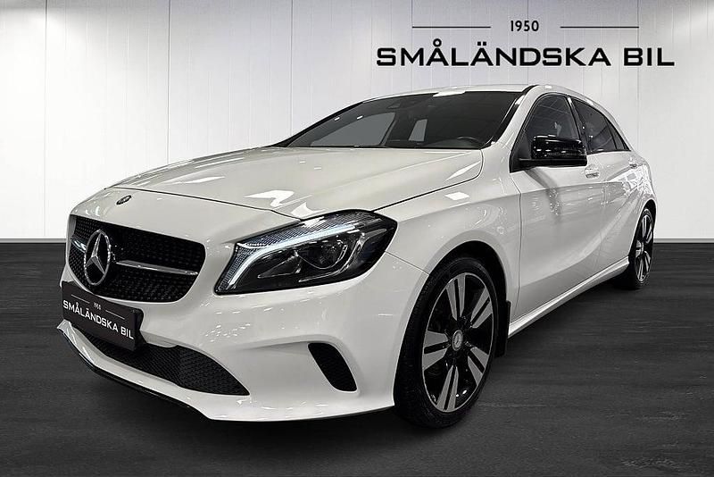 Vit Begagnad 2015 Mercedes A180 Edition 1 Halvkombi | 135 000 kr (Marknadspris) - Bild 1/4