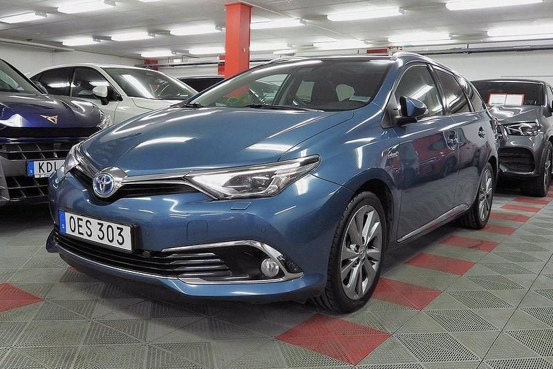 Blå Begagnad 2016 Toyota Auris Hybrid Executive Kombi | 149 500 kr (Marknadspris) - Bild 1/4