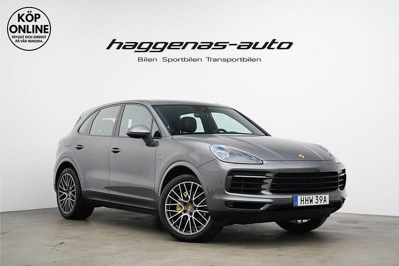 Grå Begagnad 2020 Porsche Cayenne Chrono SUV | 569 000 kr - Bild 1/4