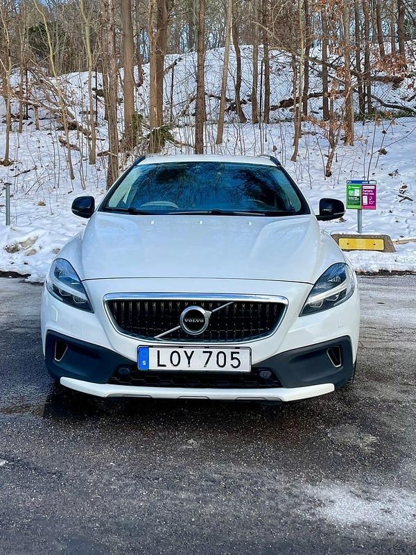 Begagnad Volvo V40 CC Pro 150 HK (110 kW) 2019 Kombi