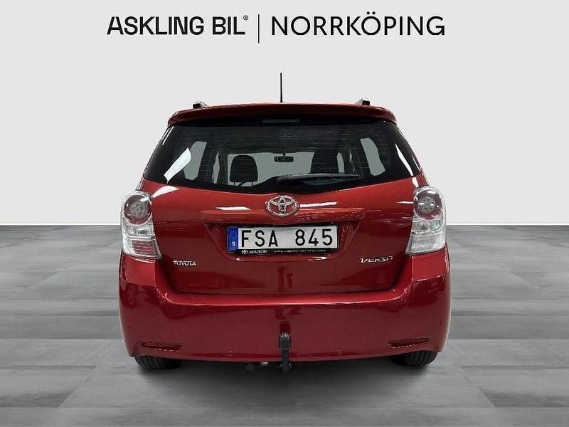 Begagnad Toyota Verso Business Edition 147 HK (108 kW) 2011 Mörkröd Minibuss
