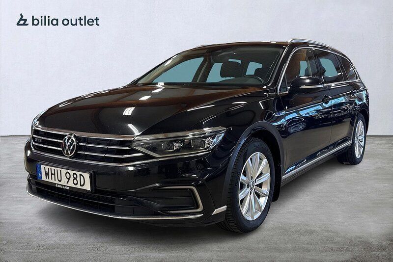 Svart Begagnad 2021 VW Passat GTE Kombi | 199 900 kr (Superpris) - Bild 1/3