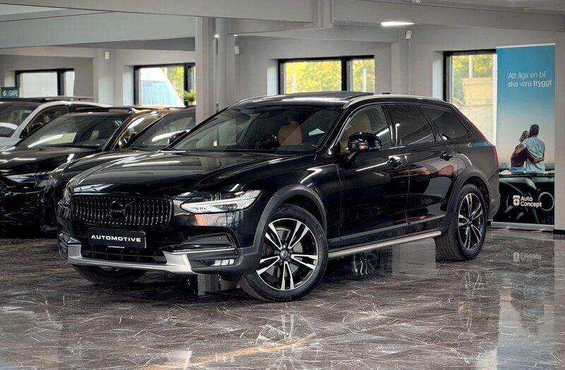 Svart Begagnad 2018 Volvo V90 CC Inscription Kombi | 249 900 kr (Lite dyr) - Bild 1/4