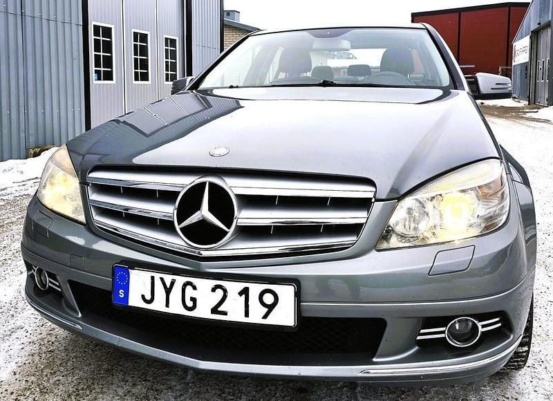 Grå Begagnad 2010 Mercedes C180 Avantgarde | 69 500 kr (Bra pris) - Bild 1/4