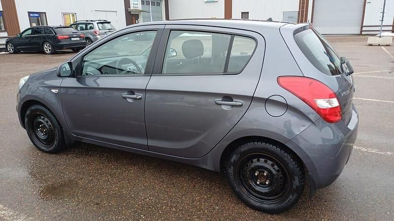 Begagnad Hyundai i20 77 HK (56 kW) 2011 Metallic Halvkombi