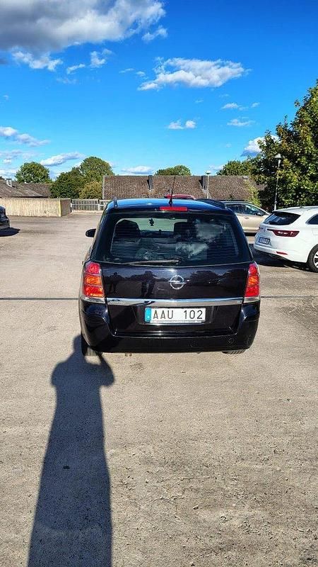 Svart Begagnad 2007 Opel Zafira Minibuss | 23 000 kr (Bra pris) - Bild 1/4