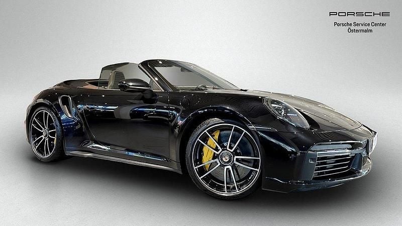Svart (jet black metallic, suffl) Begagnad 2020 Porsche 911 Turbo S Cabriolet Cab | 2 155 000 kr - Bild 1/4