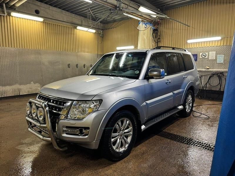 Begagnad Mitsubishi Pajero 200 HK (147 kW) 2015 SUV