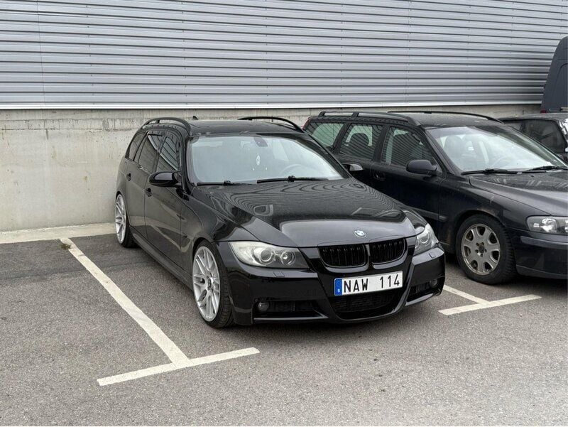Svart Begagnad 2007 BMW 335 Comfort Edition Kombi | 120 000 kr (Dyr) - Bild 1/4