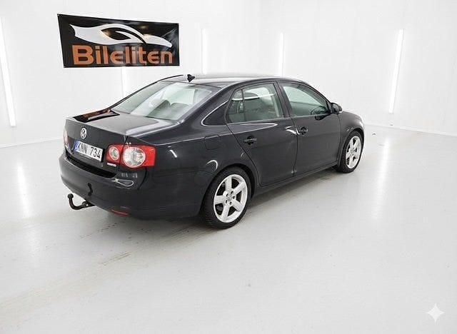 Begagnad VW Jetta Trendline 102 HK (75 kW) 2009 Svart Sedan