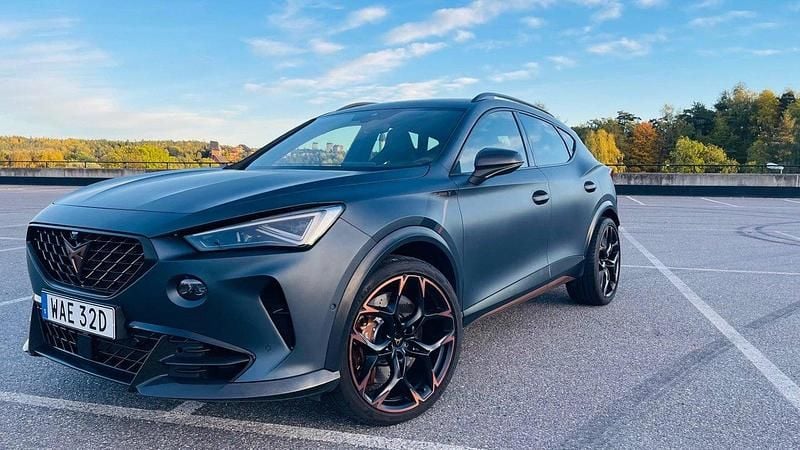 Grå Begagnad 2023 Cupra Formentor VZ SUV | 529 000 kr (Dyr) - Bild 1/4