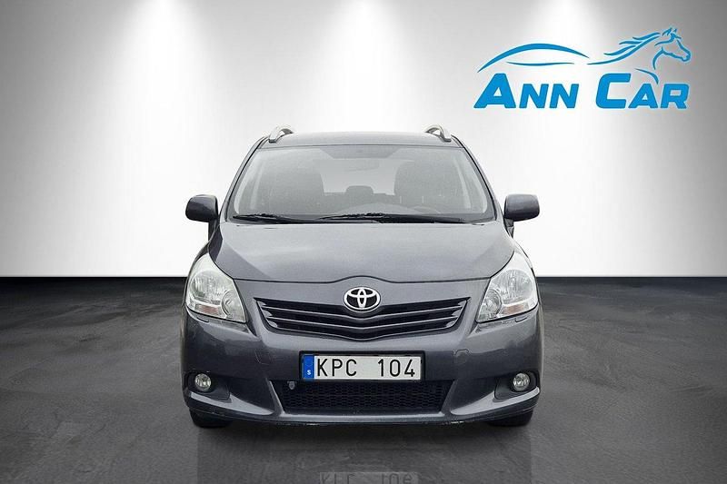 Mörkgrå Begagnad 2009 Toyota Verso Minibuss | 59 900 kr (Marknadspris) - Bild 1/4