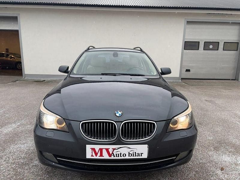 Grå Begagnad 2008 BMW 525 Kombi | 39 900 kr (Superpris) - Bild 1/4