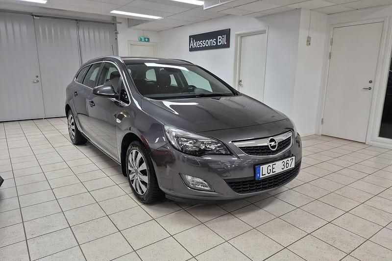 Grå Begagnad 2011 Opel Astra Kombi | 89 000 kr (Dyr) - Bild 1/4