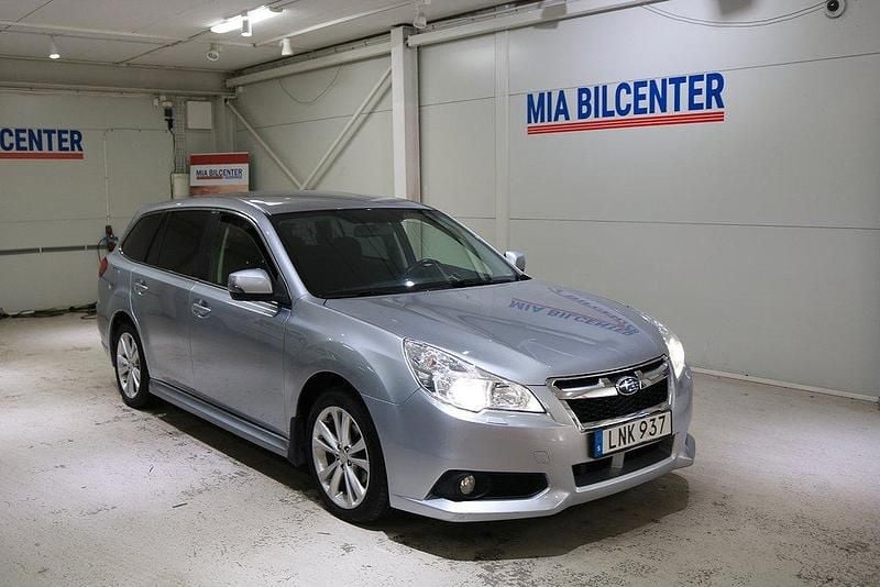 Silver Begagnad 2013 Subaru Legacy Kombi | 98 000 kr (Lite dyr) - Bild 1/4
