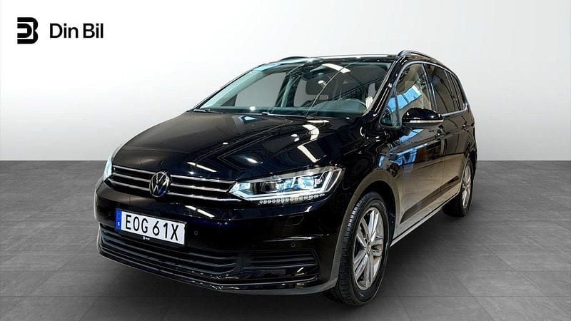 Svart Begagnad 2024 VW Touran Edition Minibuss | 379 900 kr (Bra pris) - Bild 1/4