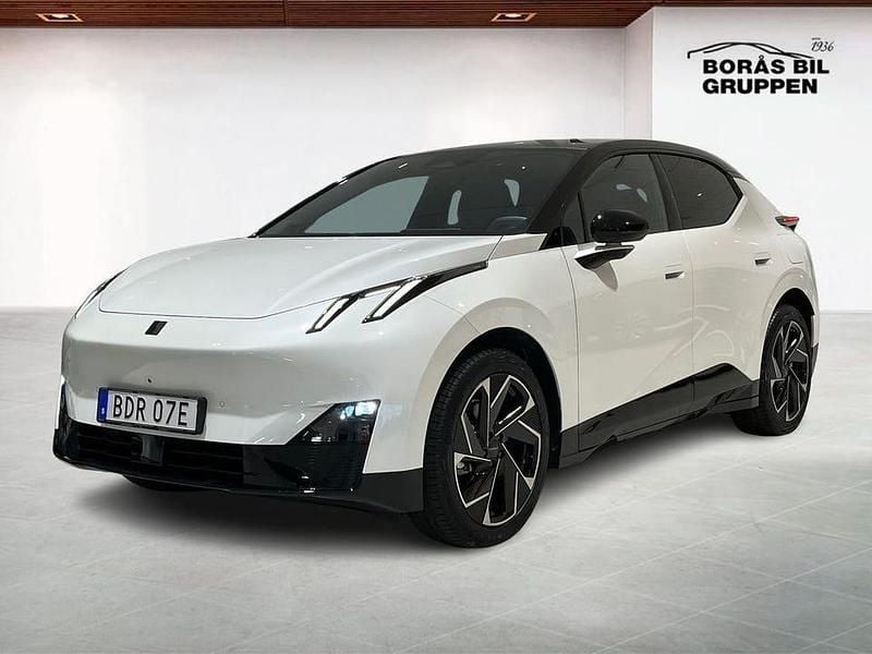 Vit Ny 2025 Lynk & Co 02 SUV | 474 995 kr (Marknadspris) - Bild 1/4