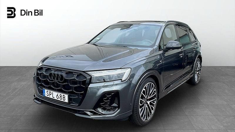 Grå (daytonagrå pärleffekt) Ny 2025 Audi Q7 S-Line SUV | 1 199 000 kr (Marknadspris) - Bild 1/4