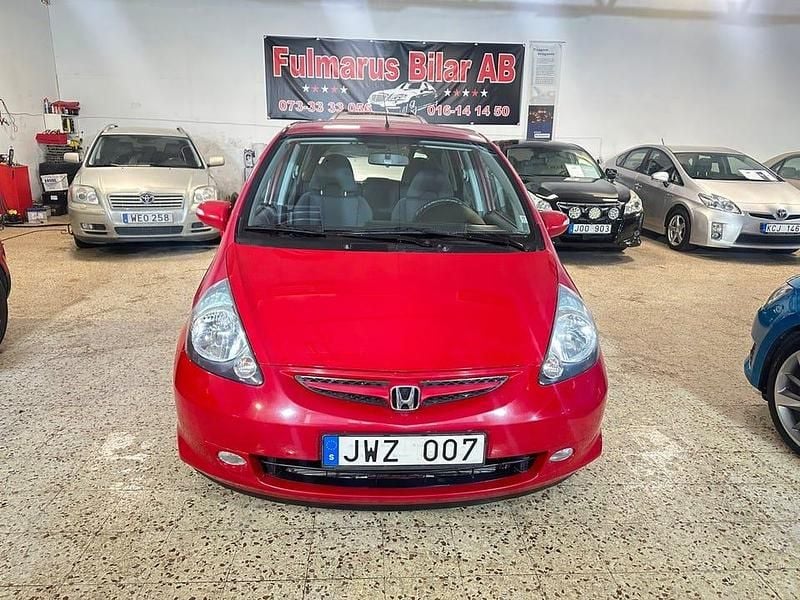 Begagnad Honda Jazz 83 HK (61 kW) 2008 Röd Halvkombi