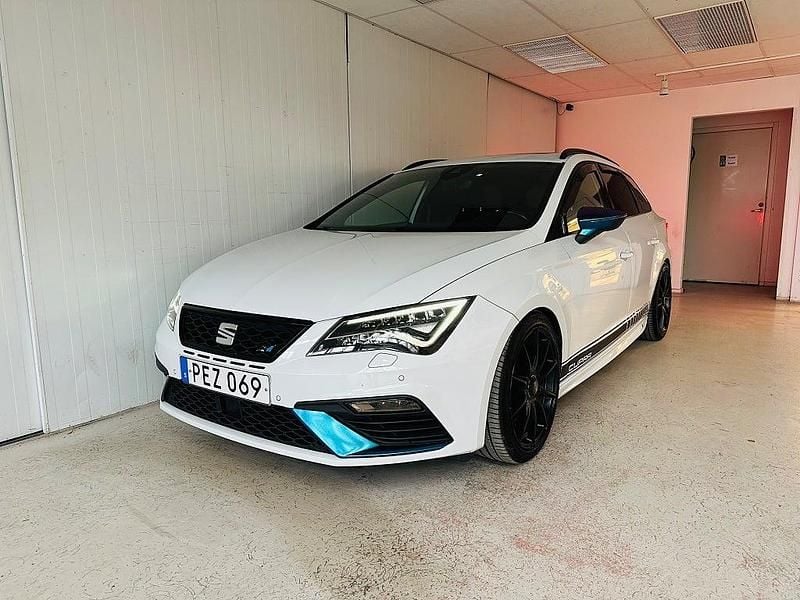 Begagnad Seat Leon ST 4Drive 301 HK (221 kW) 2017 Vit Kombi