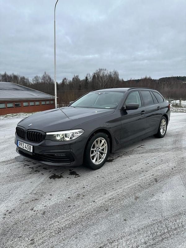 Begagnad 2019 BMW 520 Kombi | 235 000 kr (Marknadspris) - Bild 1/4