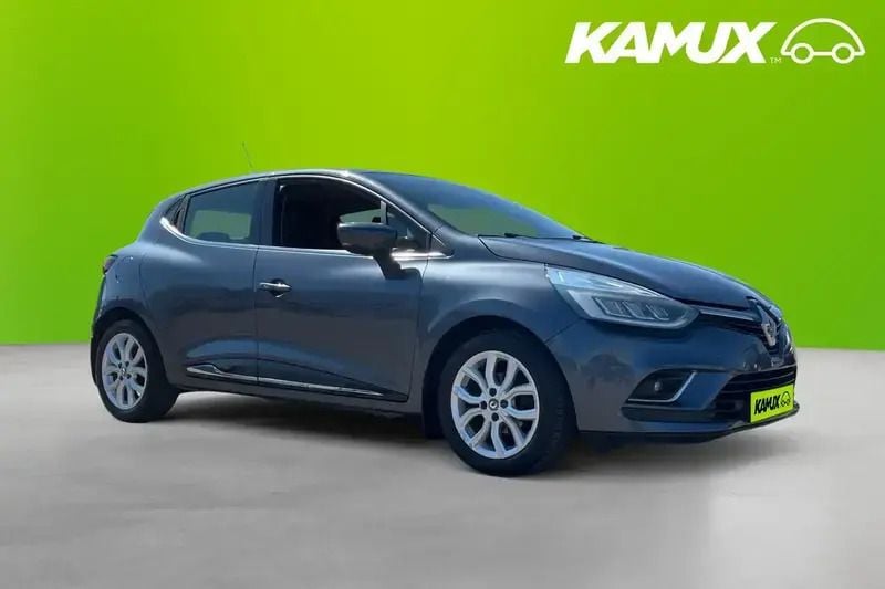 Silver/grå Begagnad 2017 Renault Clio IV Intens Halvkombi | 99 800 kr (Marknadspris) - Bild 1/4