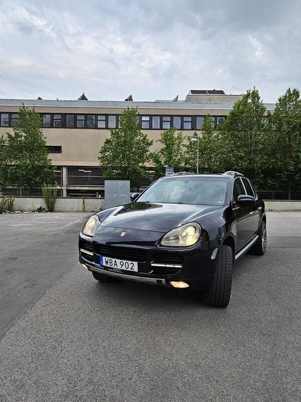 Svart Begagnad 2005 Porsche Cayenne SUV | 85 000 kr (Marknadspris) - Bild 1/4