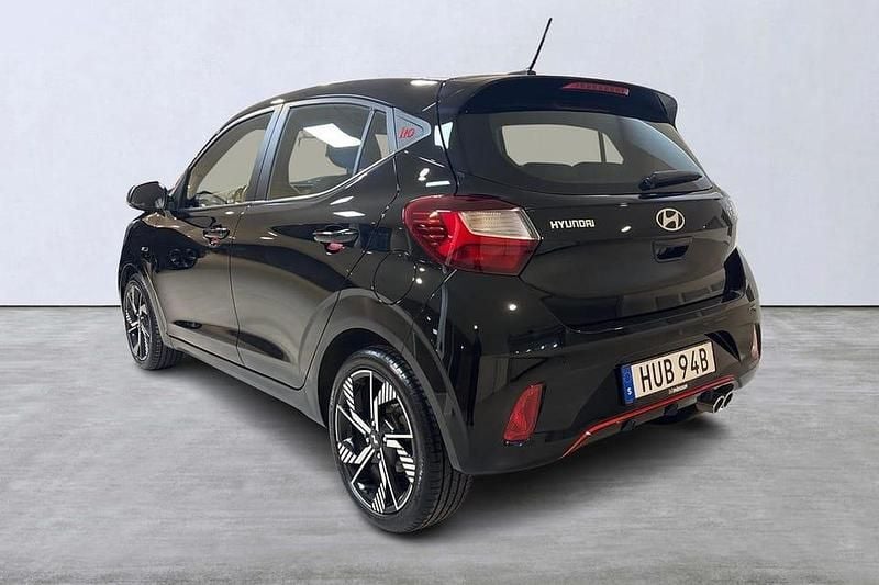 Begagnad Hyundai i10 101 HK (74 kW) 2023 Svart Halvkombi