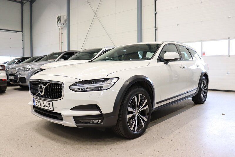 Vit Begagnad 2019 Volvo V90 CC Momentum Kombi | 359 900 kr (Marknadspris) - Bild 1/4