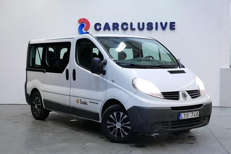 Vit Begagnad 2013 Renault Trafic Minibuss | 124 900 kr - Bild 1/4