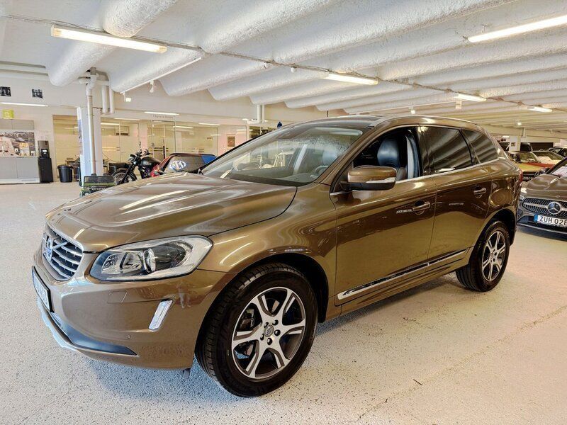 Brun Begagnad 2015 Volvo XC60 Summum SUV | 219 800 kr (Marknadspris) - Bild 1/4