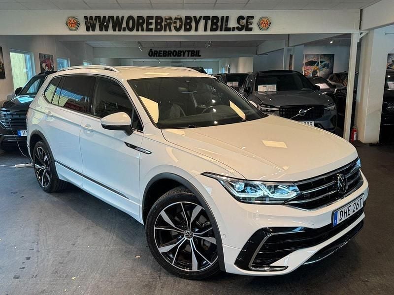 Vit Begagnad 2022 VW Tiguan Allspace R-line SUV | 409 900 kr (Marknadspris) - Bild 1/4