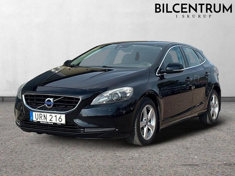 Svart Begagnad 2015 Volvo V40 Momentum Kombi | 99 900 kr (Marknadspris) - Bild 1/4